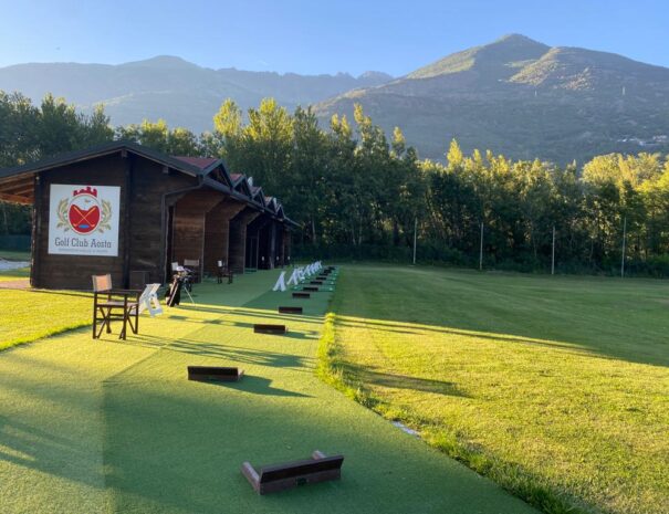 Golf Club Aosta Brissogne - Immagine dal driving range - Campo Pratica
